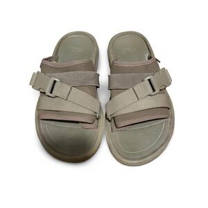 Granola girl gorpcore green outdoors hiking sandals 9